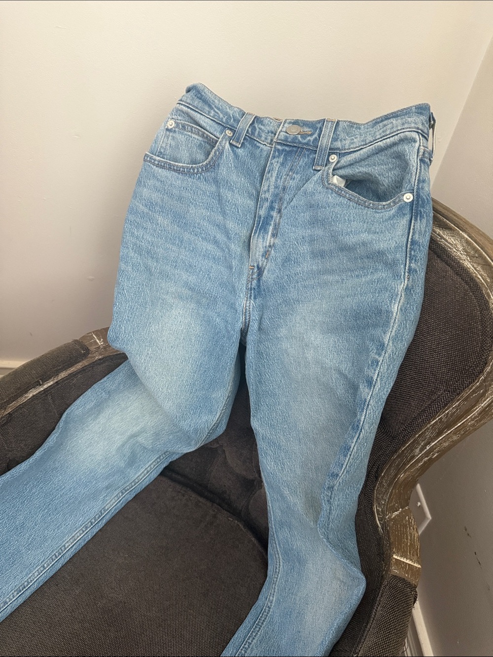 Levi's Straight Leg Women's Jeans in Light Blue Wash